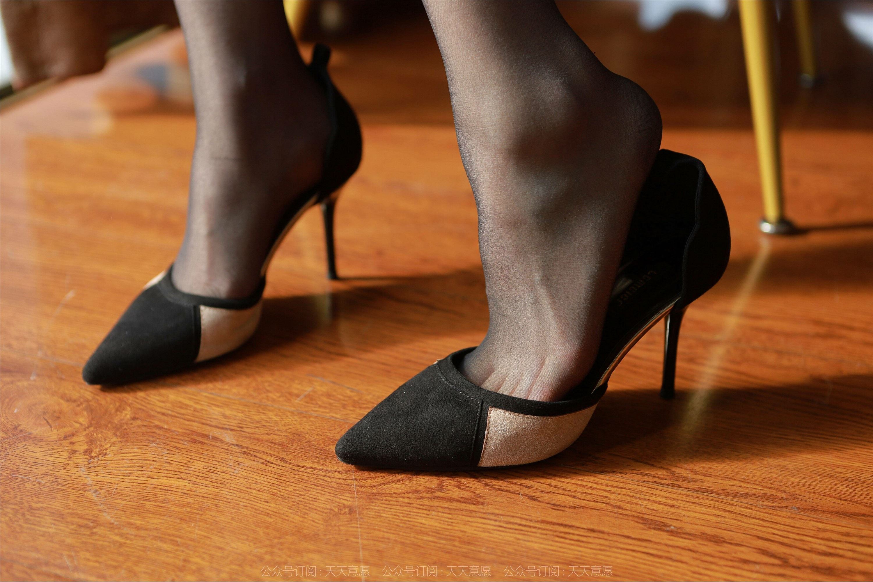 IESS异思趣向  2022.02.04 丝享家996：小婕《黑丝职业装》